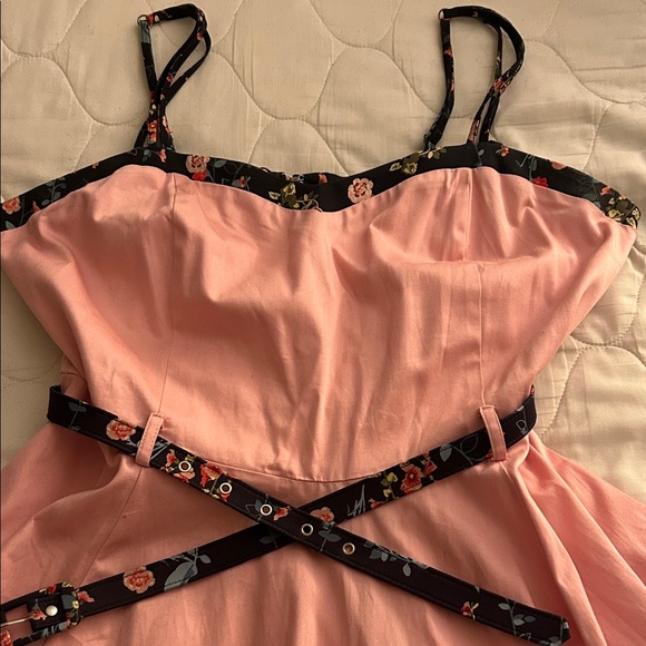 Elegant Pink Sleeveless Dress - Picture 2 of 4